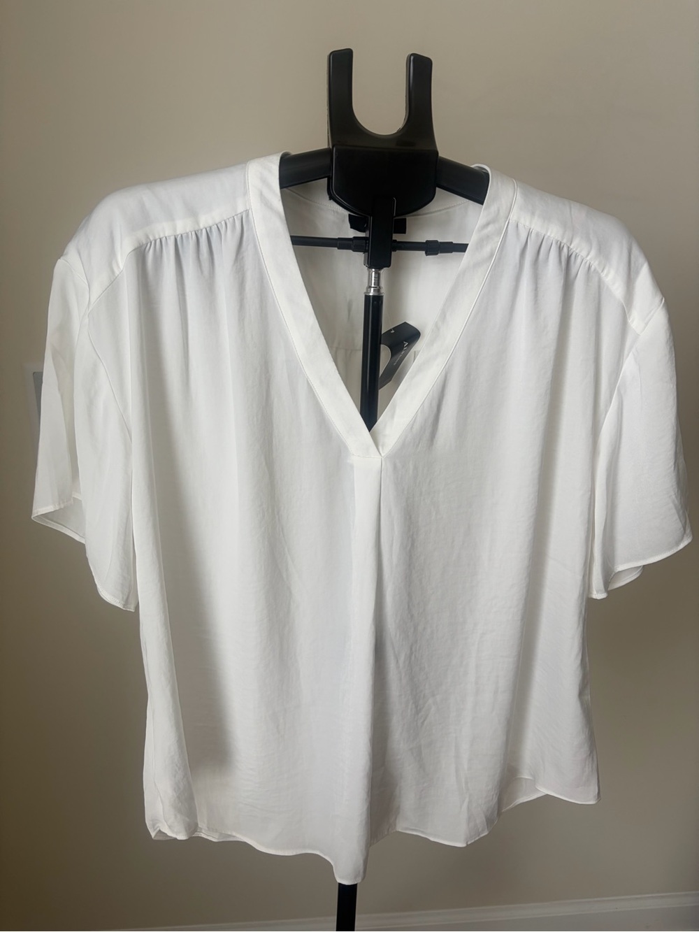 Alfani Midsummer Soft White V-Neck Blouse Size L NWT